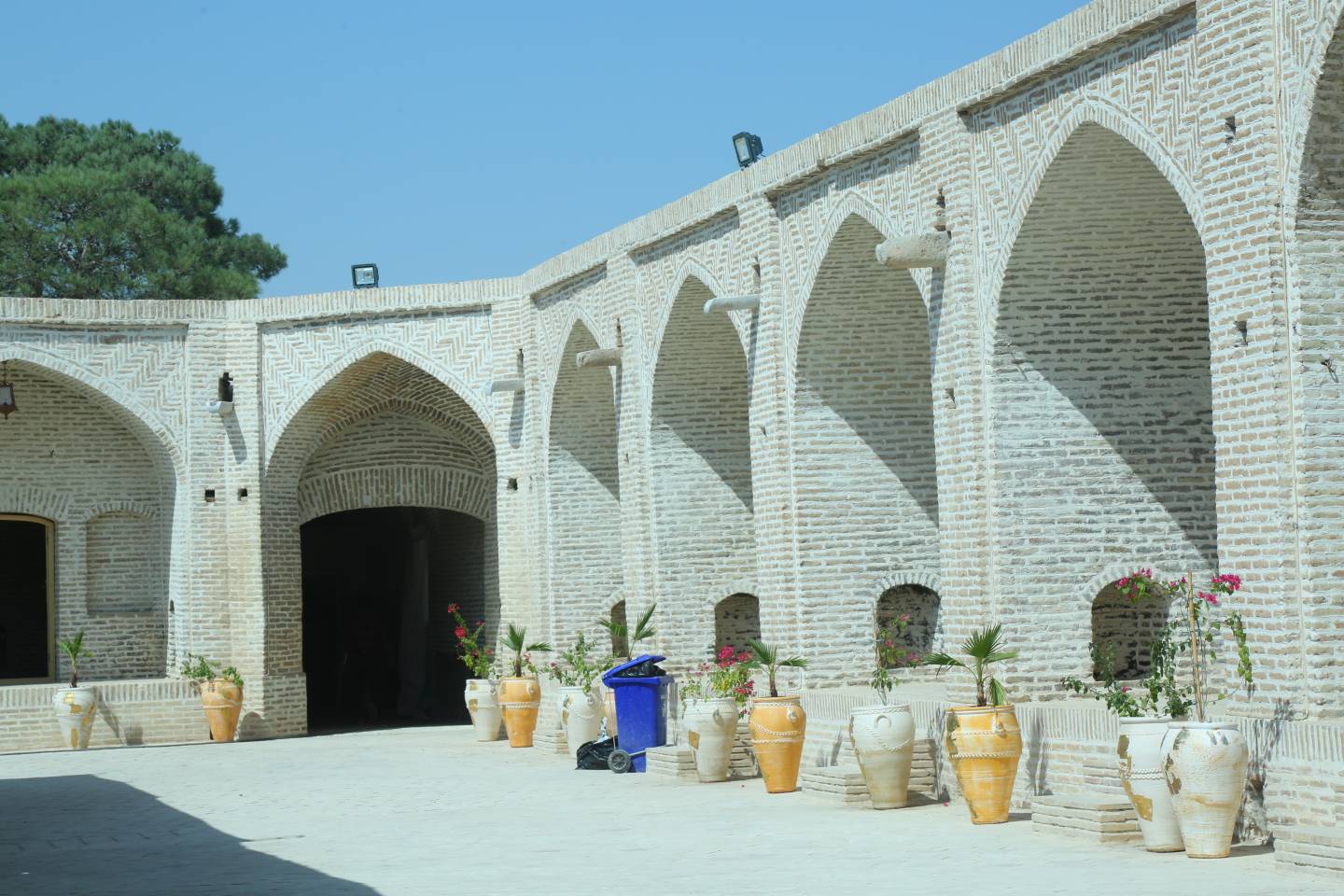 تولد دوباره کاروانسرای تاریخی حسن‌آباد؛ از بنای متروکه تا قطب صنایع‌دستی و گردشگری