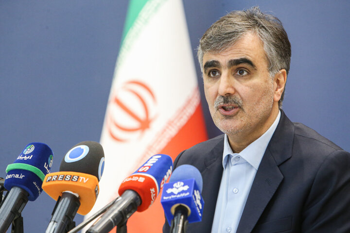 فرزین: بخش دیگری از پول‌های بلوکه شده به‌زودی آزاد می‌شود
