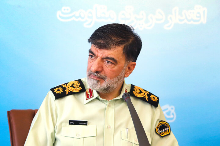 سردار رادان: پلیس در برابر گردنکشان مقتدر و در برابر مردم خدمتگزار است سردار رادان: پلیس در برابر گردنکشان مقتدر و در برابر مردم خدمتگزار است