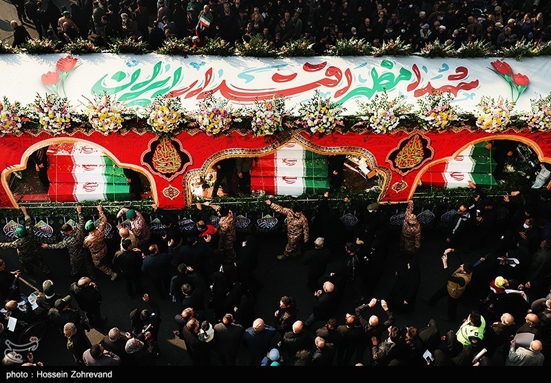 پیکرهای مطهر 100 شهید گمنام در تهران تشییع شد